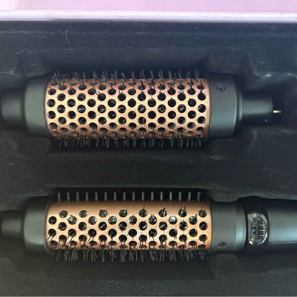 Amika Blowout Babe Interchangeable Thermal Brush - Picture 3 of 10